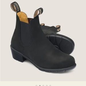 Black Nubuck Blundstones